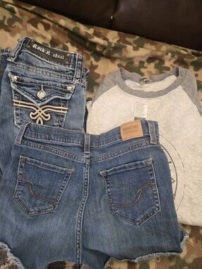 Mixed Denim Jeans Bundle with Gray Raglan Magnolia Fields Tee